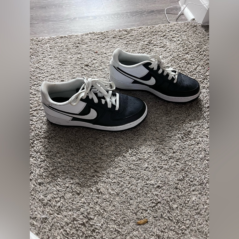 Boys Black and White Low-Top Nike Air